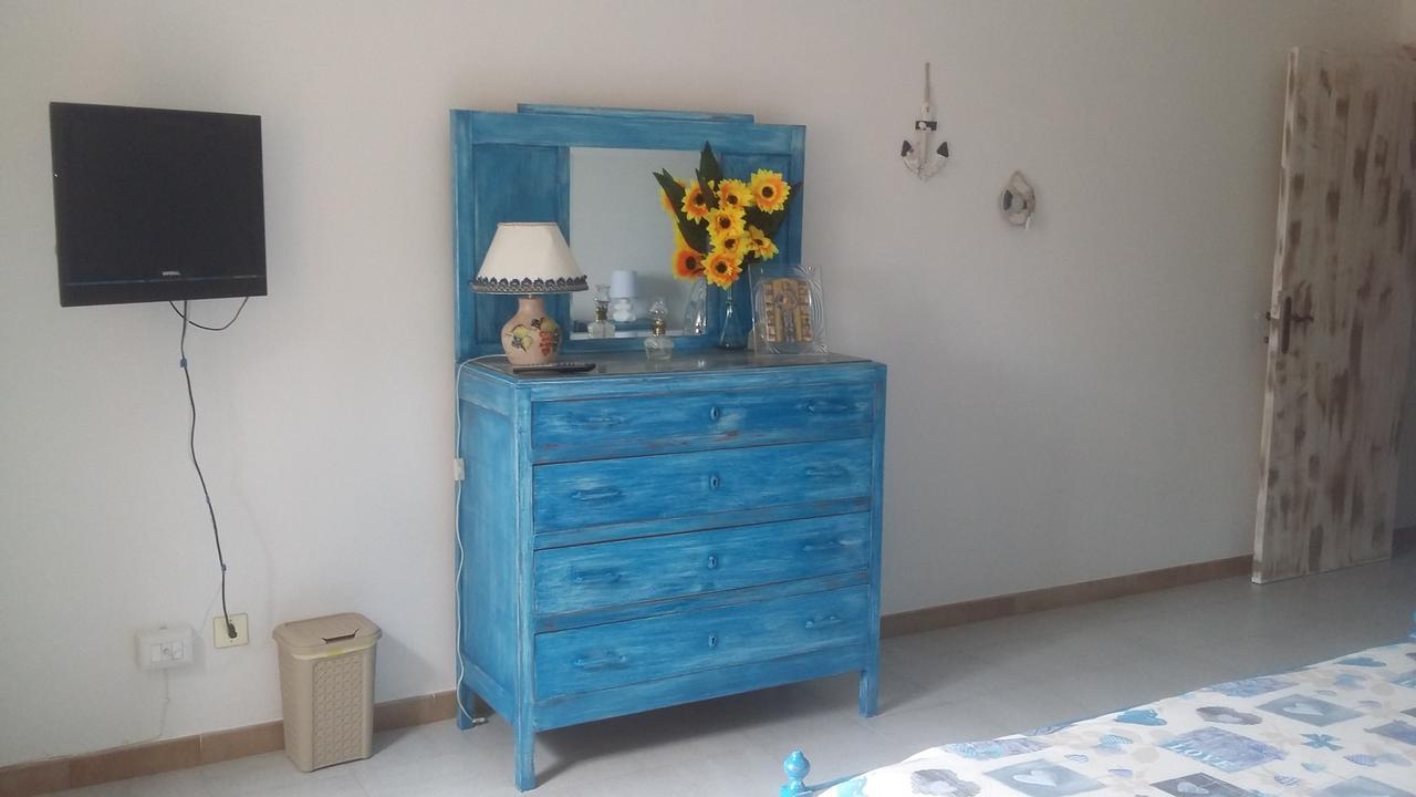 B&B Le Peonie Badesi Buitenkant foto