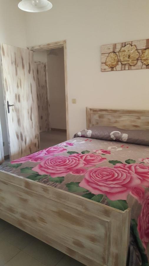 B&B Le Peonie Badesi Buitenkant foto