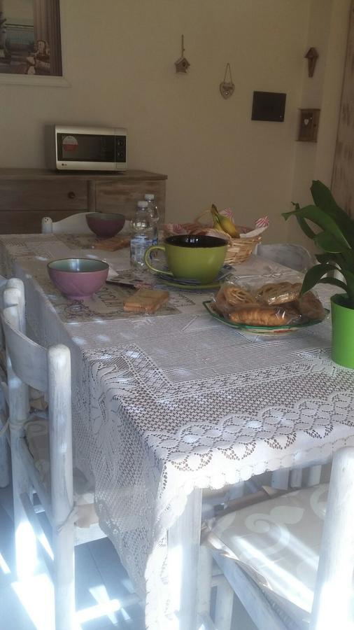 B&B Le Peonie Badesi Buitenkant foto