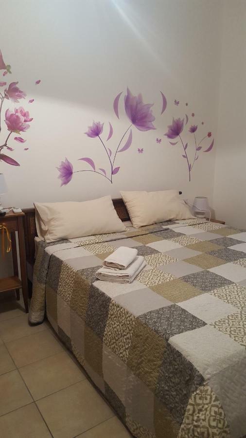 B&B Le Peonie Badesi Buitenkant foto